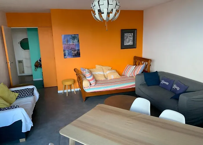 Residence Avec Piscine Et Box, Vue Sur Mer