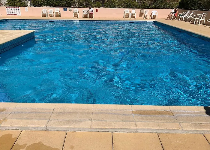 Residence Avec Piscine Et Box, Vue Sur Mer