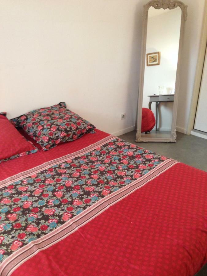 Appartement Avec Piscine Et Box, Vue Sur